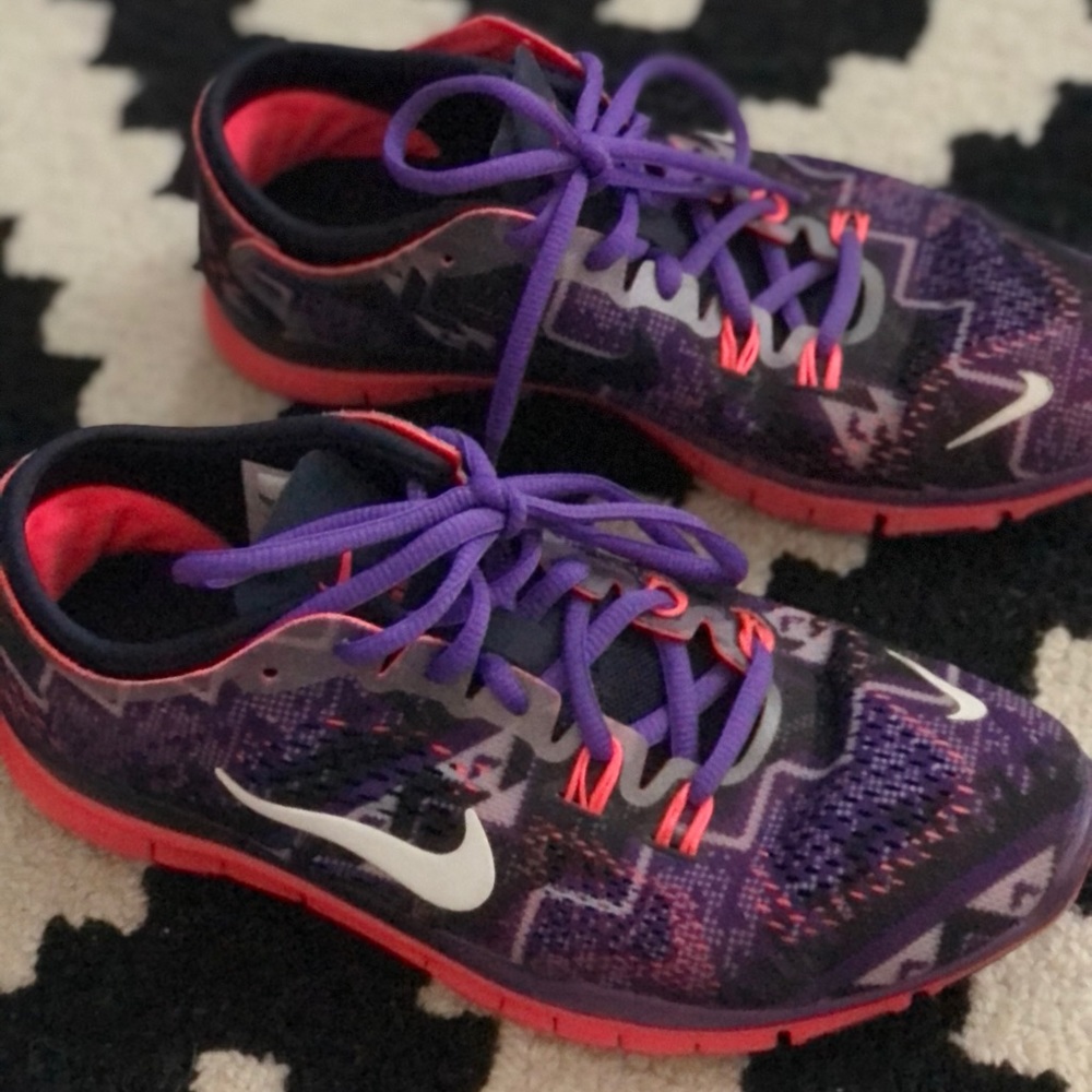 Nike light weight run shoe